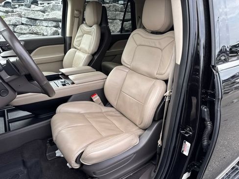 Used 2023 Lincoln Navigator Reserve w/ Equipment Group 201A AWD/4WD image 11