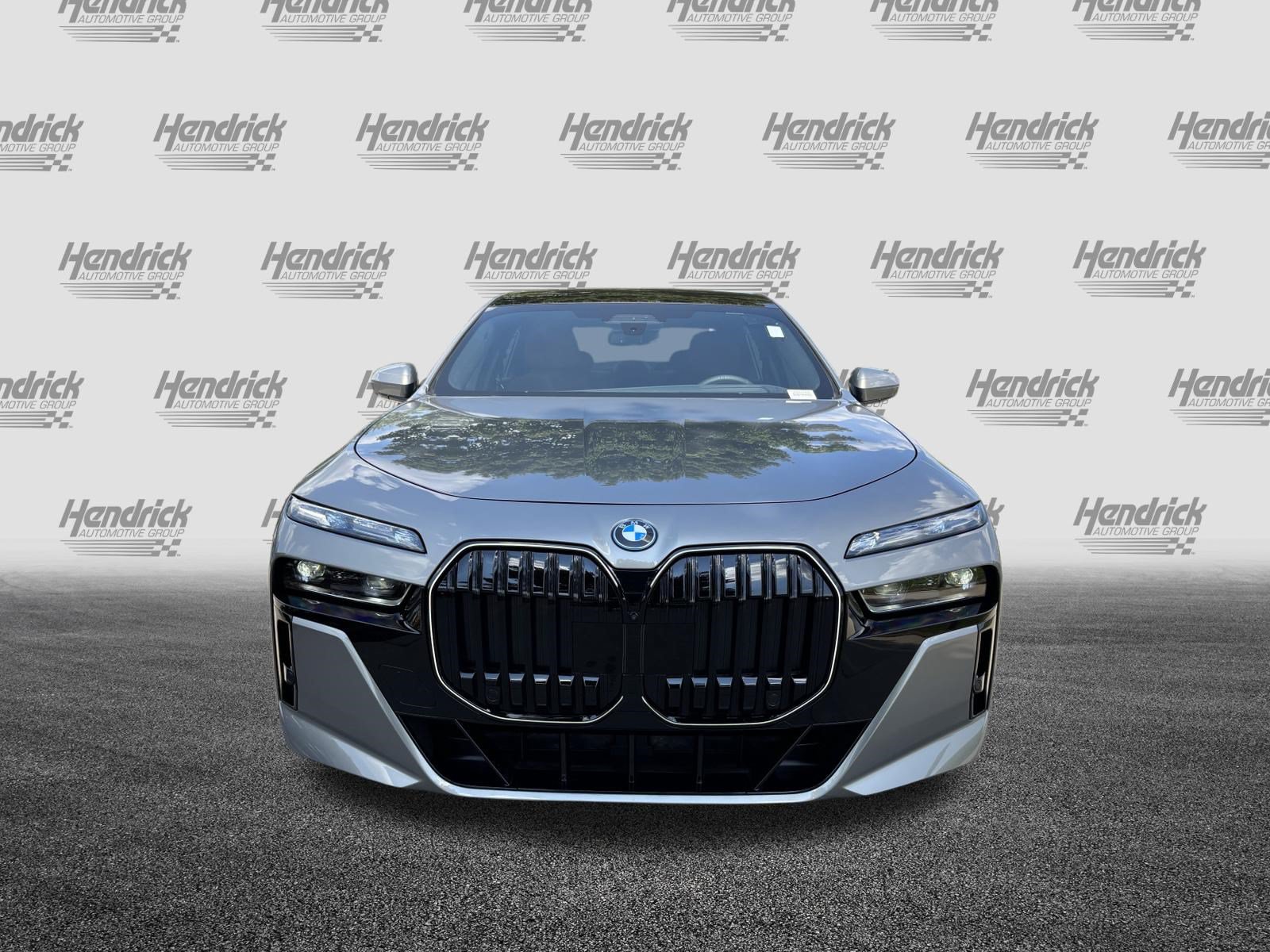 Certified 2025 BMW 750e xDrive w/ Executive Package AWD/4WD image 3