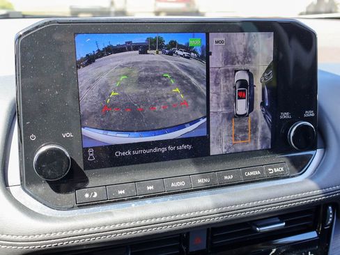 Used 2023 Nissan Rogue Platinum image 4