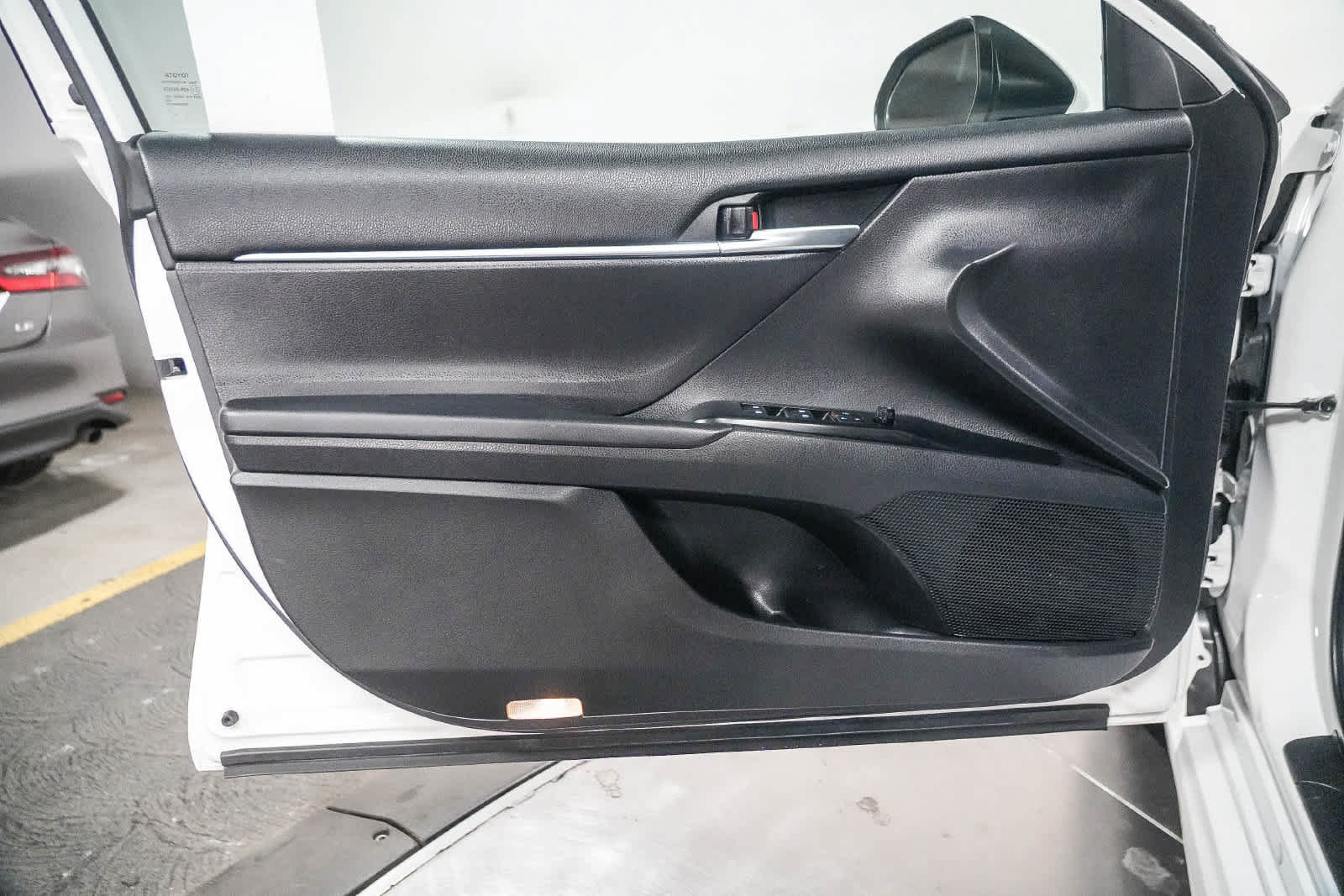 Used 2019 Toyota Camry SE w/ Carpet Mat Package FWD image 21