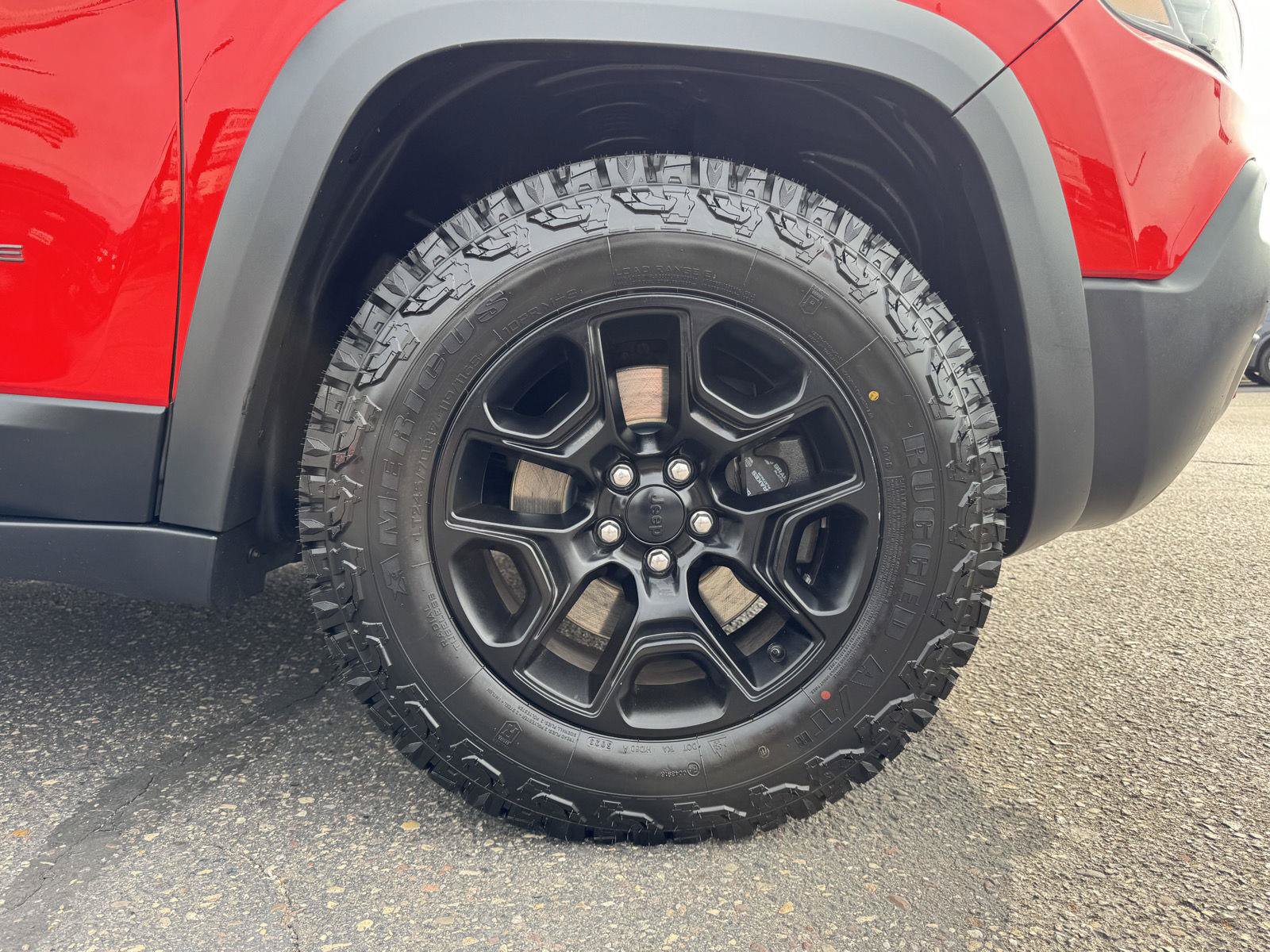 Used 2019 Jeep Cherokee Trailhawk w/ Cold Weather Group AWD/4WD image 10