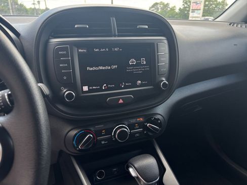 Used 2025 Kia Soul LX w/ LX Technology Package FWD image 20