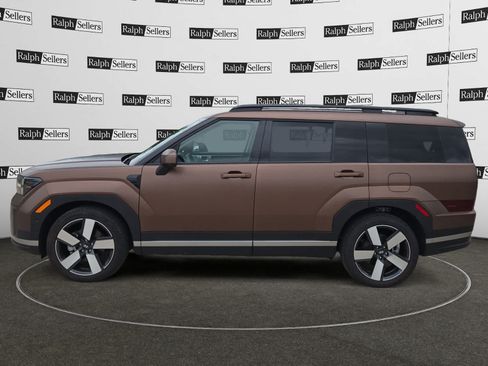 Used 2025 Hyundai Santa Fe Limited FWD image 3