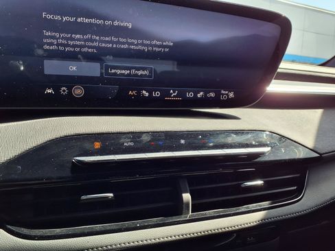 Used 2025 Buick Enclave Sport Touring FWD image 6