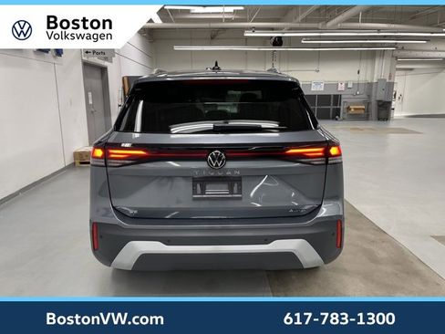 New 2026 Volkswagen Tiguan SE image 3