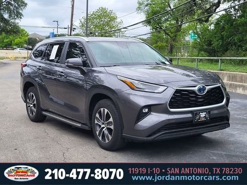 Used 2023 Toyota Highlander XLE FWD image 7