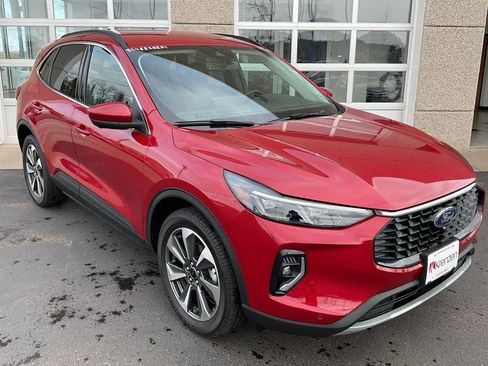 Used 2023 Ford Escape Platinum image 3