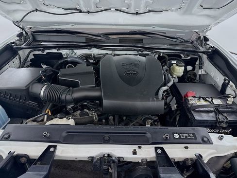 Used 2017 Toyota Tacoma SR5 w/ Tow Package RWD image 25