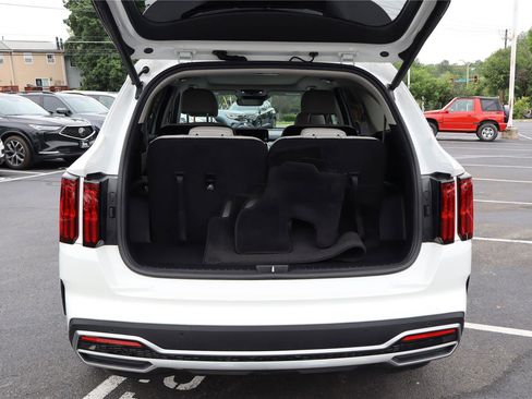 Certified 2023 Kia Sorento SX Prestige w/ Panoramic Sunroof Package AWD/4WD image 5