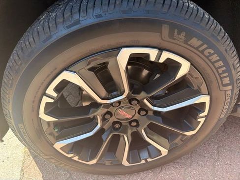 Used 2022 GMC Yukon Denali AWD/4WD image 4