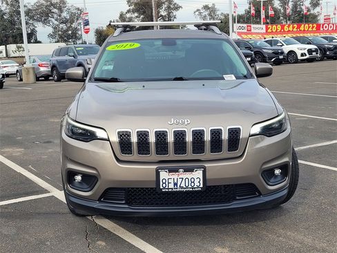 Used 2019 Jeep Cherokee Latitude w/ Popular Appearance Group image 2