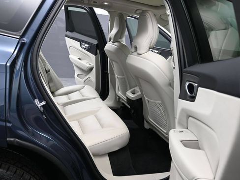Used 2019 Cadillac XT5 AWD image 16