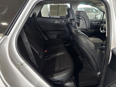 Used 2025 Kia Sportage EX FWD image 12