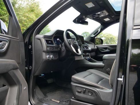 Used 2024 GMC Yukon XL SLT w/ SLT Luxury Package image 26