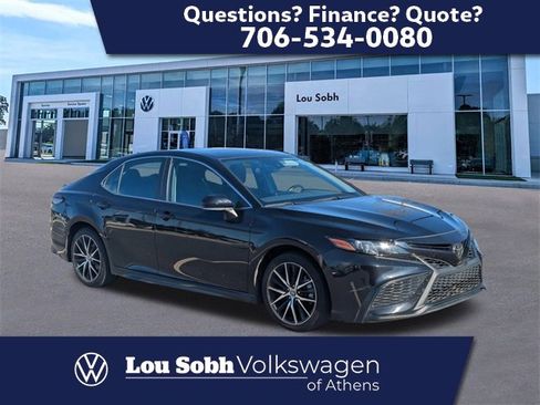 Used 2023 Toyota Camry SE image 1