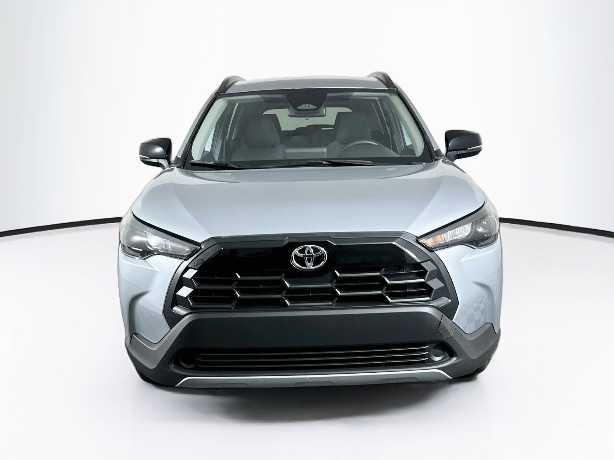 Used 2026 Toyota Corolla Cross LE FWD image 2