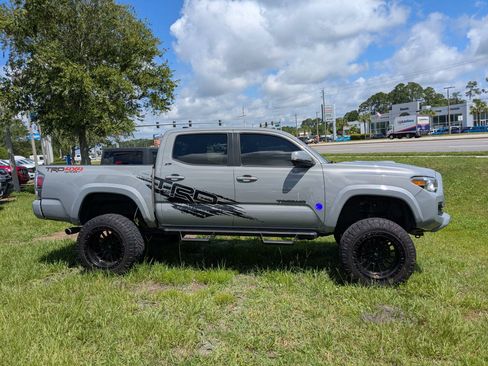 Used 2021 Toyota Tacoma TRD Sport w/ Technology Package AWD/4WD image 3