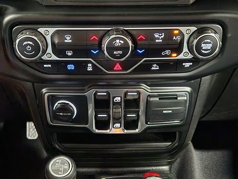 Used 2021 Jeep Wrangler Unlimited Sahara AWD/4WD image 28