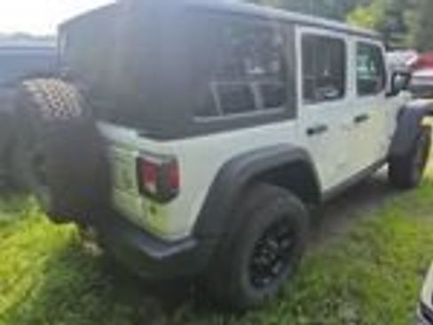 Used 2024 Jeep Wrangler Unlimited AWD/4WD image 8