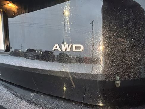 Used 2024 Nissan Rogue S image 37