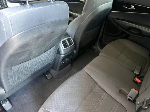 Used 2017 Kia Sorento FWD w/ LX Convenience Package image 13