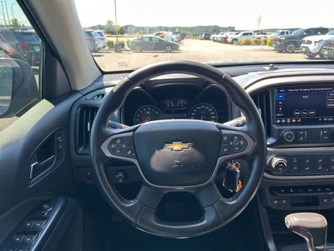 Used 2020 Chevrolet Colorado Z71 AWD/4WD image 2