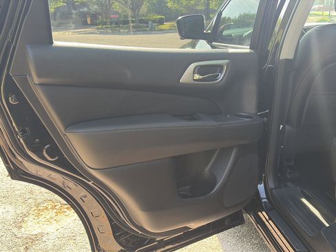 Used 2019 Nissan Pathfinder SL FWD image 17
