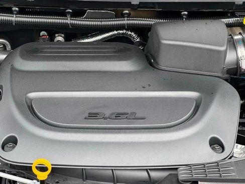 New 2027 Chrysler Pacifica Select FWD image 40