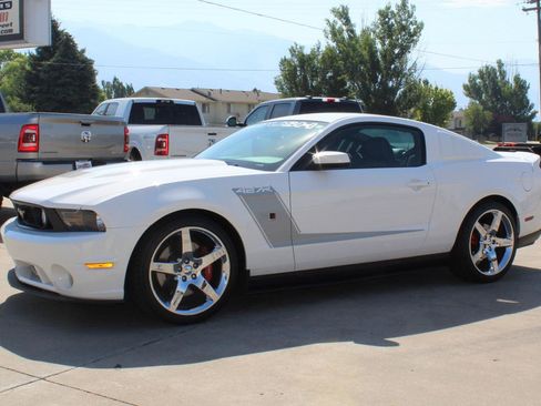 Used 2010 Ford Mustang GT RWD image 32