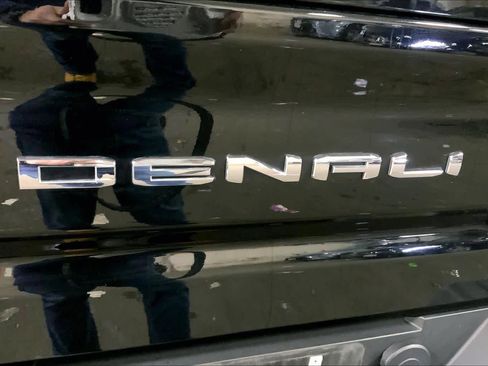 Used 2023 GMC Sierra 3500 Denali w/ Denali Ultimate Package image 9