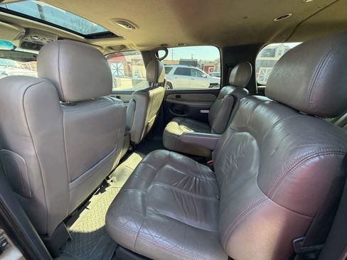 Used 2000 Chevrolet Suburban 2500 LT w/ LT Preferred Equipment Group image 14
