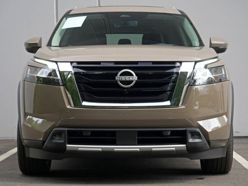 Used 2024 Nissan Pathfinder Platinum FWD image 7