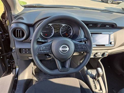 New 2025 Nissan Kicks Play S image 32
