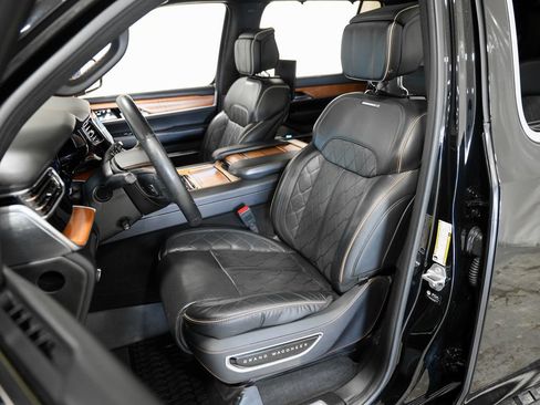 Used 2022 Jeep Grand Wagoneer Series III w/ Rear Seat Video Group 1 AWD/4WD image 10