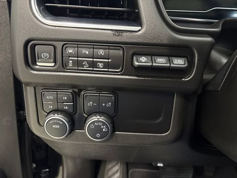 Used 2023 Chevrolet Suburban High Country AWD/4WD image 24