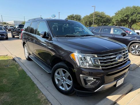 Used 2019 Ford Expedition XLT w/ Equipment Group 202A RWD image 2
