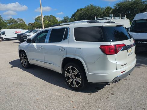 Used 2017 GMC Acadia Denali w/ Technology Package FWD image 8