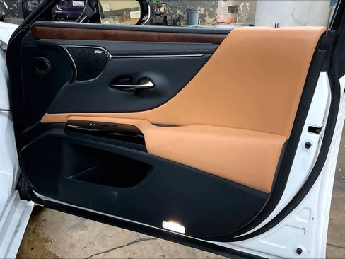 Used 2023 Lexus ES 300h w/ Premium Package image 26