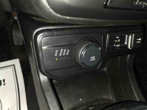 Used 2018 Jeep Renegade Sport w/ Power & Air Group image 17