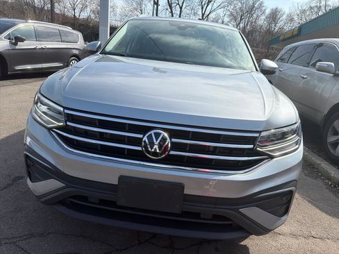 Used 2022 Volkswagen Tiguan SE AWD/4WD image 2