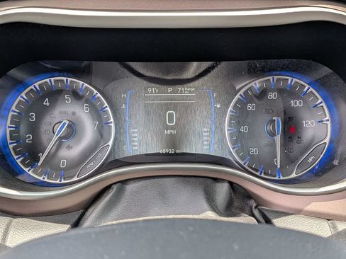 Used 2023 Chrysler Voyager LX FWD image 14