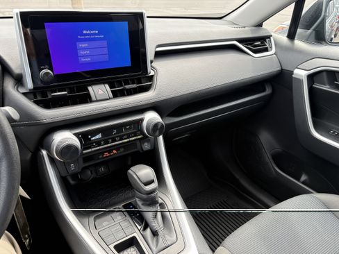 Certified 2023 Toyota RAV4 LE AWD/4WD image 9