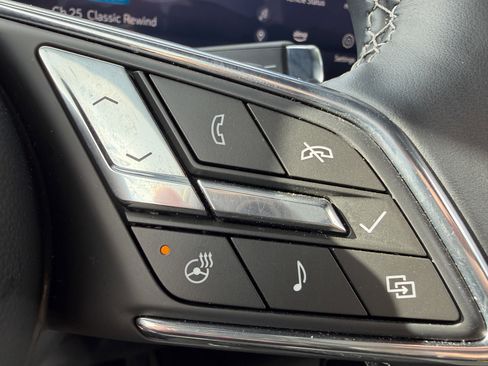 Used 2025 Buick Enclave Preferred image 21