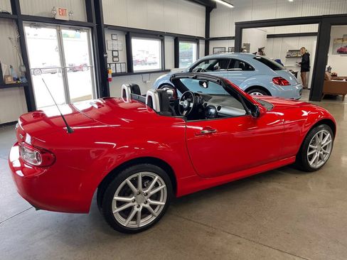 Used 2011 MAZDA MX-5 Miata Grand Touring w/ Premium Pkg RWD image 32