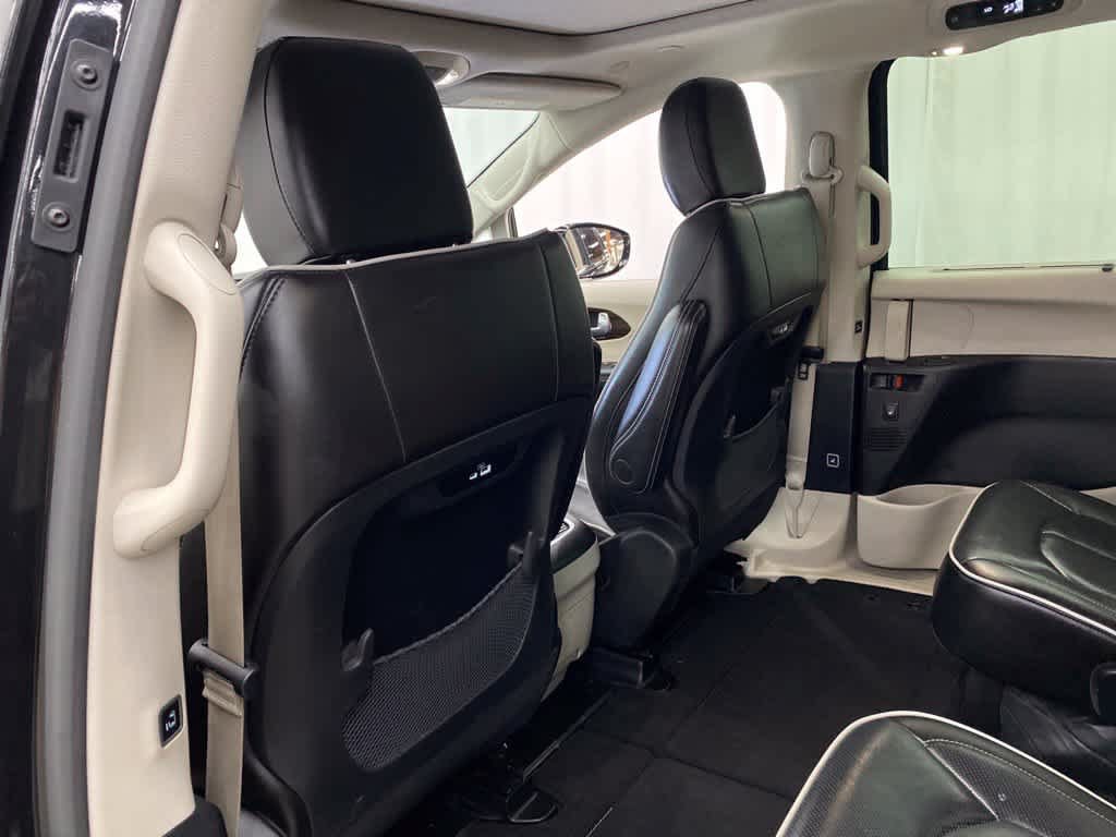 Used 2023 Chrysler Pacifica Limited FWD image 15