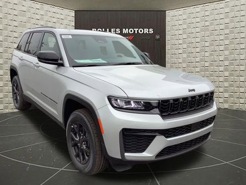 New 2026 Jeep Grand Cherokee Altitude AWD/4WD image 2