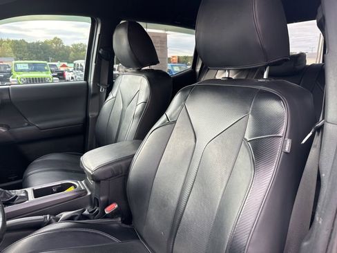 Used 2021 Toyota Tacoma TRD Sport image 12