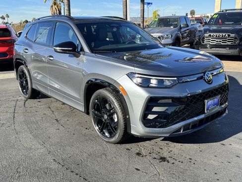 New 2026 Volkswagen Tiguan SE R-Line image 2