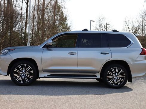 Used 2021 Lexus LX 570 4WD w/ 3rd Row & Luxury Pkg image 4