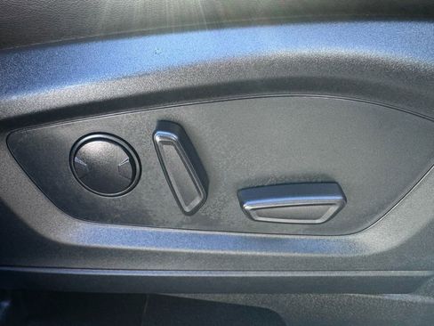 Used 2021 Ford Explorer XLT w/ Equipment Group 202A image 34